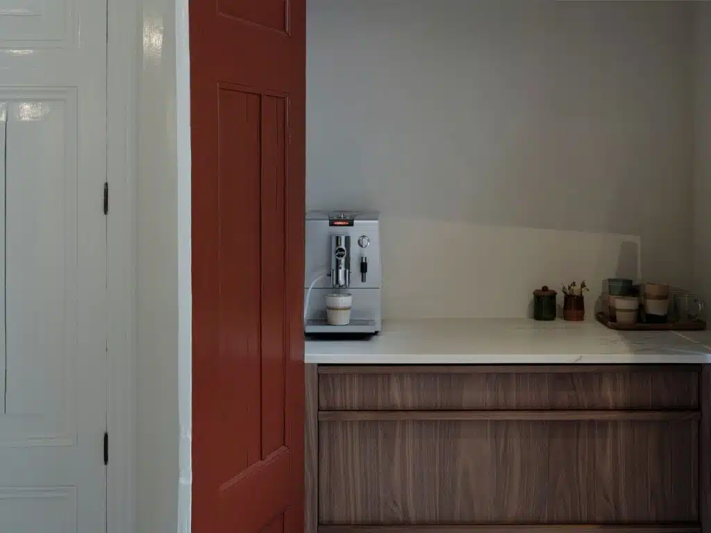 Maatwerk koffieplek geïntegreerd in de keuken